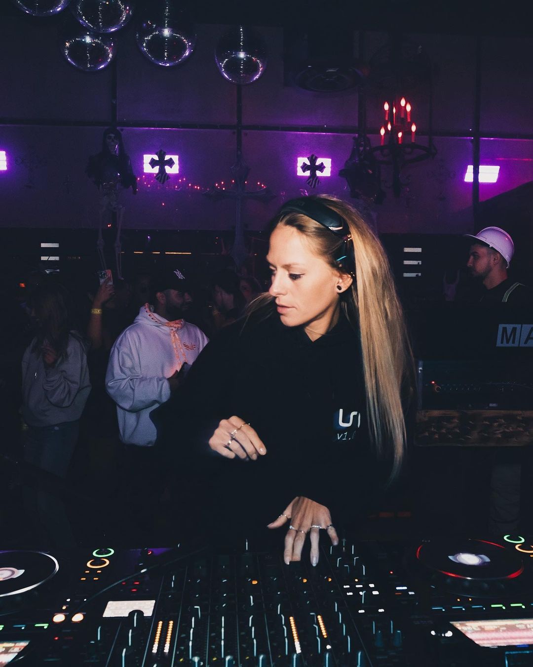Nora En Pure