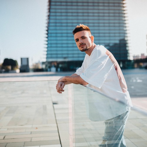 Yvvan Back